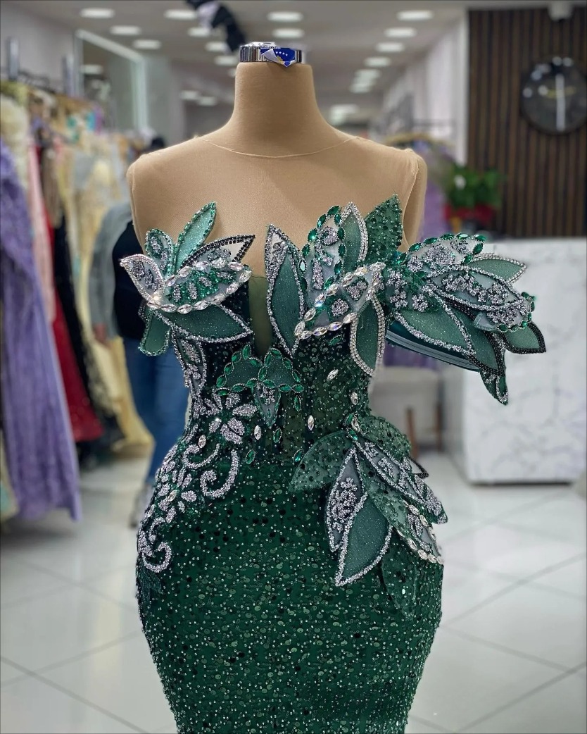 Glitter Green Mermaid Prom Dresses for Black Girls 2026 Special Occasions Sheer Neck Sequined Lace Pearls Decorated Rhinestones Beaded Evening Gala Go