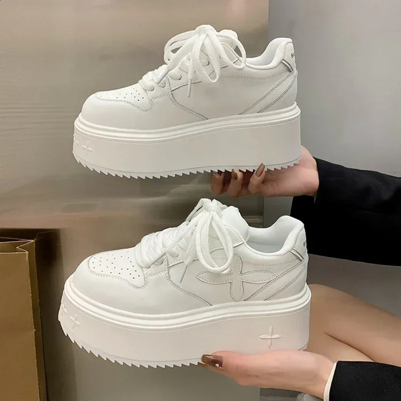Spring and Autumn Style Fashionable Casual and Comfortable Heightincreasing Platform Soles for Womens Sports Sneakers 251017