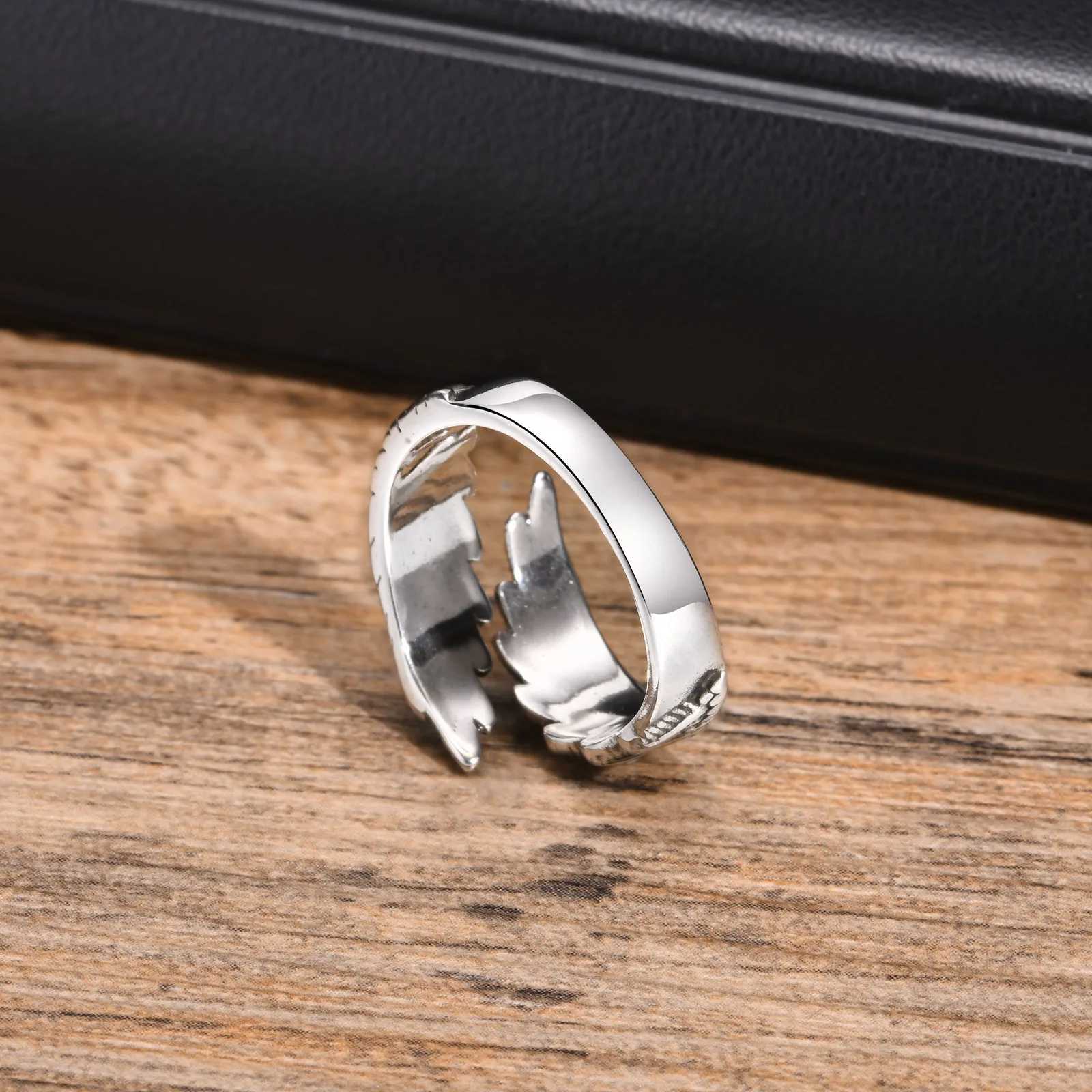 Vnox Men Women Angels Wing RingDevil Wing Feather Finger Band Adjustable Open Ring Jewelry Gift J251020