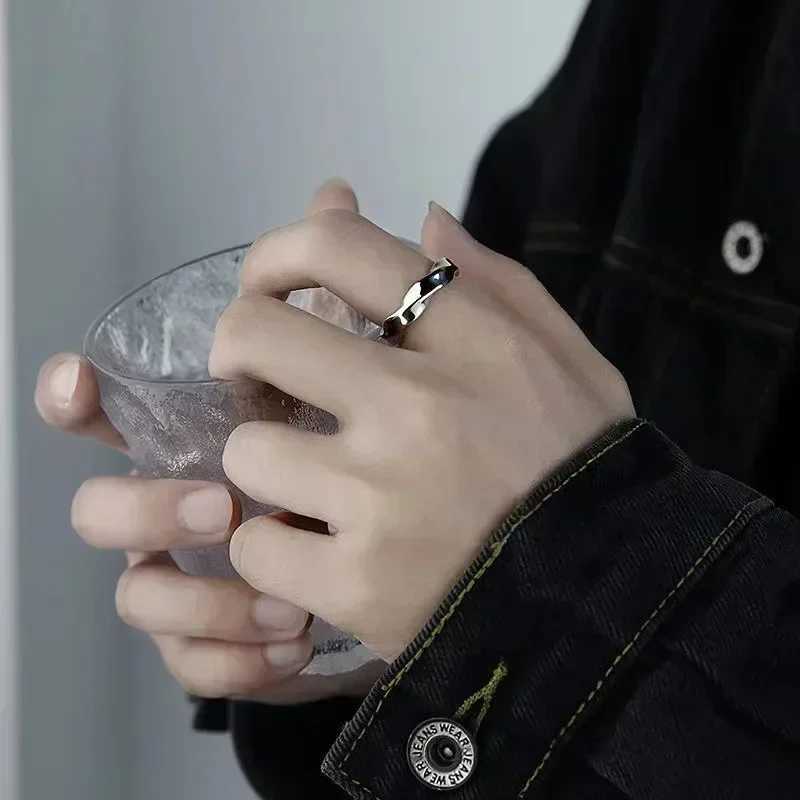 Rings for Men Women Trend Design Metal Twist Simple Open Adjustable Finger Ring Jewelry Wedding Anillos J251020