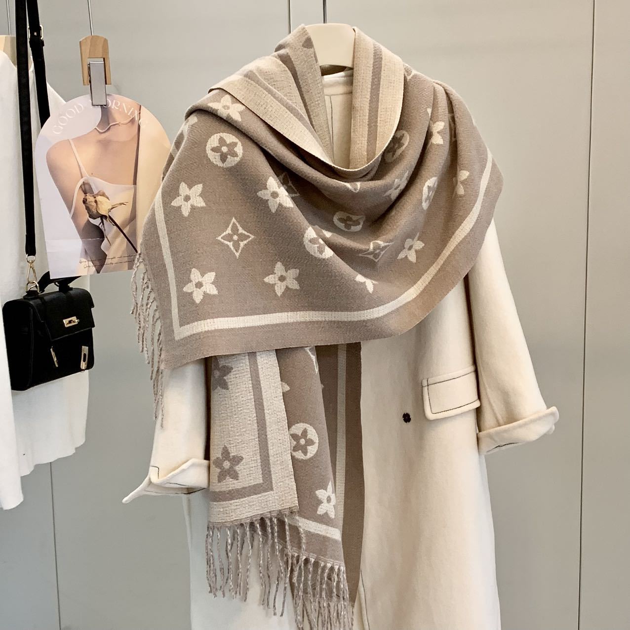 new Free shipping designer Shawl draped Casual and fashionable scarf with simple design autumn and winter warm scarf