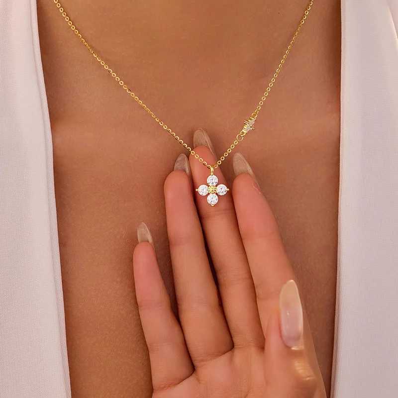 925 Sterling Silver Dainty Lucky CZ Leaf Necklace for Women 14k Gold Plated Flowers Elegant Pendant Necklace Wedding Jewelry Y251020