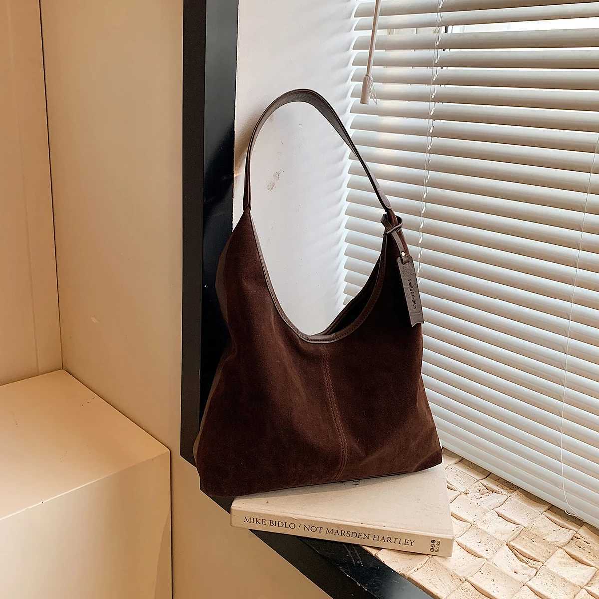 Frosted retro bag ladies largecapacity autumn and winter oneshoulder bag popular armpit handbagT251020