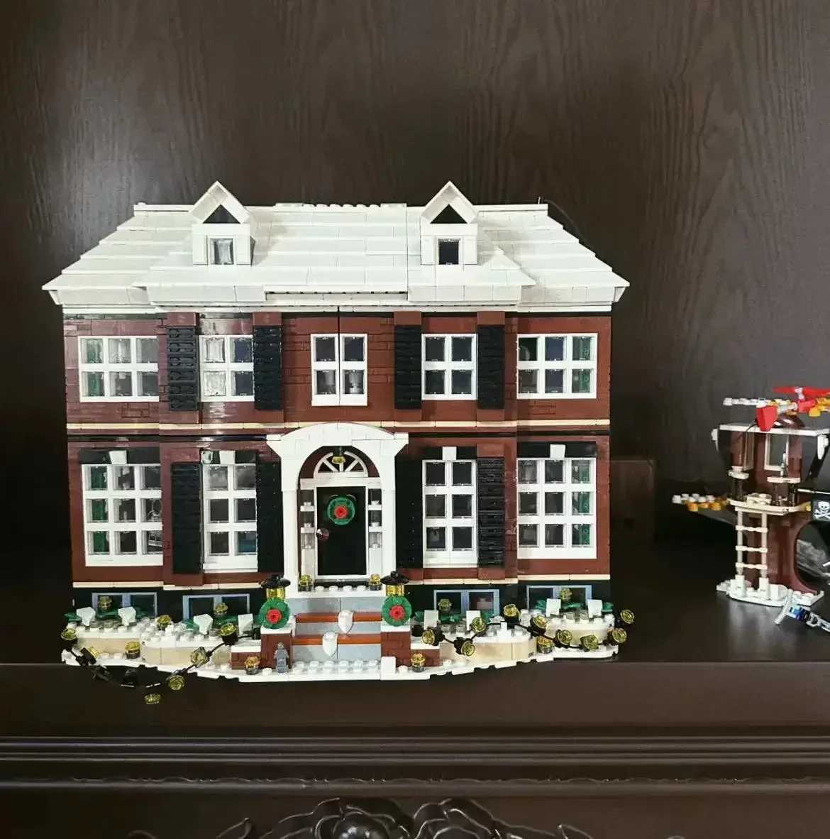 In Stock 3955 Pcs Home Alone Model Building Blocks Brick Education Birthday Christmas Gifts Toys Compatible 21330XJ251020