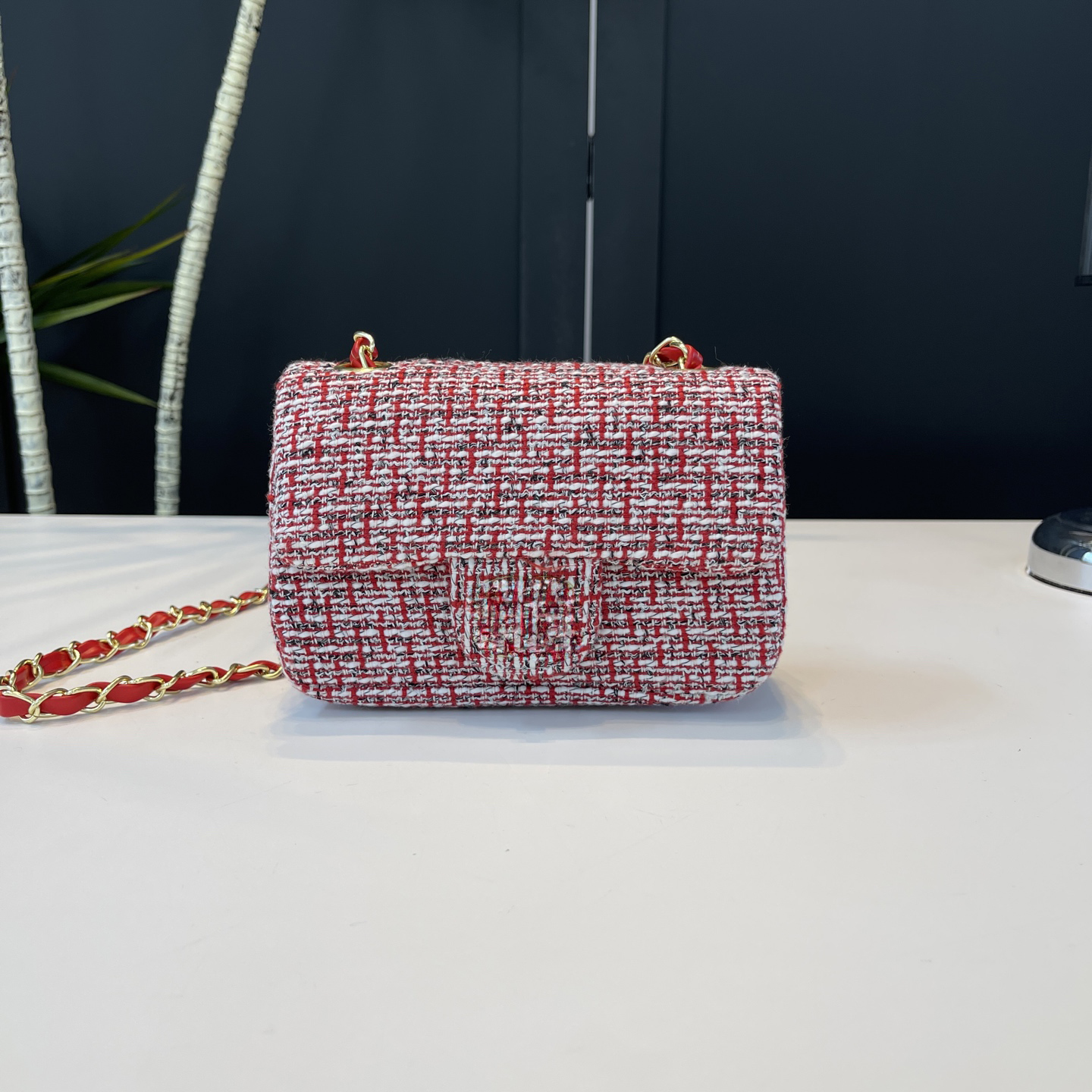 Trendy classic Tweed Chain Shoulder Crossbody Bag, Durable Material & Chic Gold Accents, Ideal for Organizing Small Items, Elevating Style for Commutes & Social Events