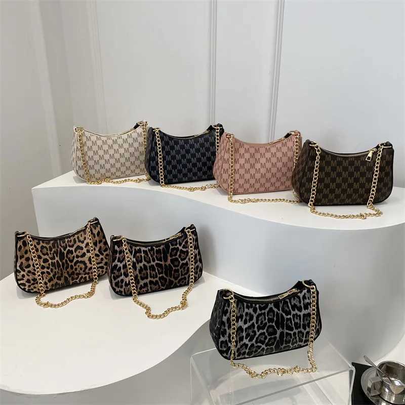 Synthetic Leather Handbag Shoulder Bag Retro Printed M Letter Chain Armpit Bag for Women Daily Use Work Travel Parties GiftT251020