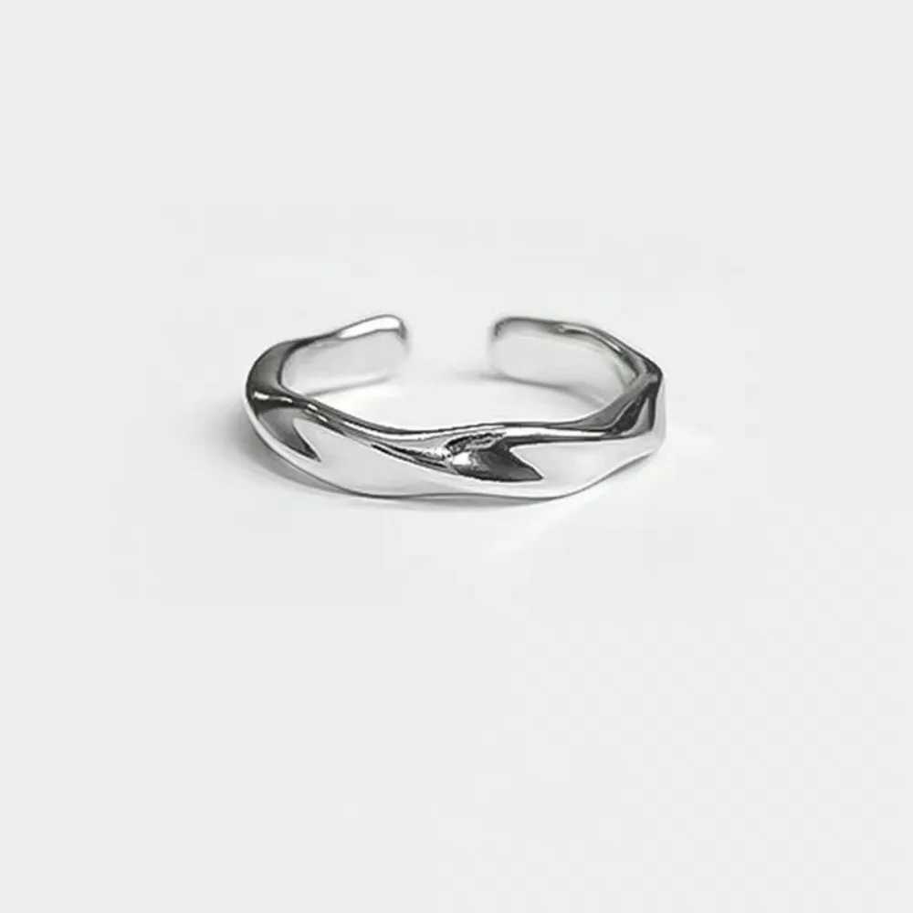 Classic Modern Mobius Shape Rings Silver Color Trendy Simple Irregular Twist Opening Ring Geometric Alloy Jewelry for Women Girl J251020