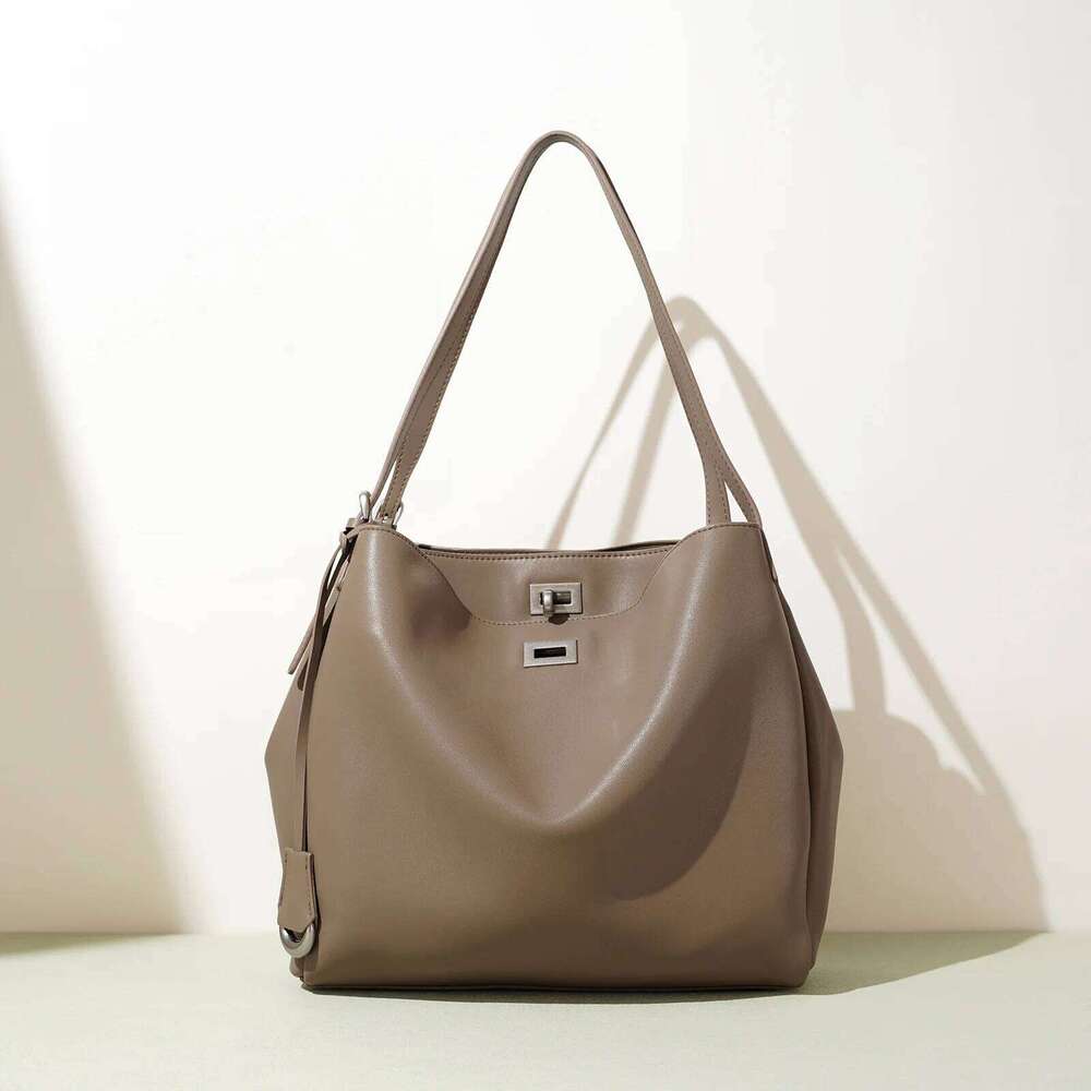 Genuine Leather Women's Tote New Niche Design Cowhide Large Capacity Commuting Underarm Fashion Simple Shoulder Bag Suotong251020 Suotong1020