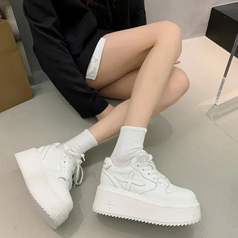 Spring and Autumn Style Fashionable Casual and Comfortable Heightincreasing Platform Soles for Womens Sports Sneakers 251017