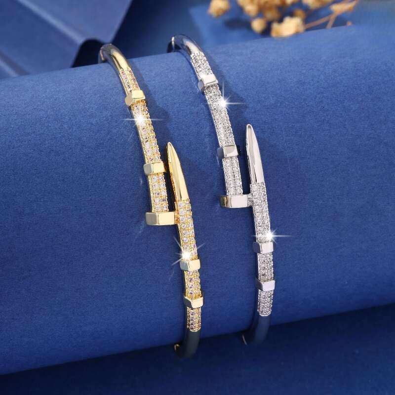 Bracelet Designer Luxury Bangle jewelry for Women men four-leaf clover nail Sparkling Zircon inlay Copper plated with 18K gold silver Fashion Unique F