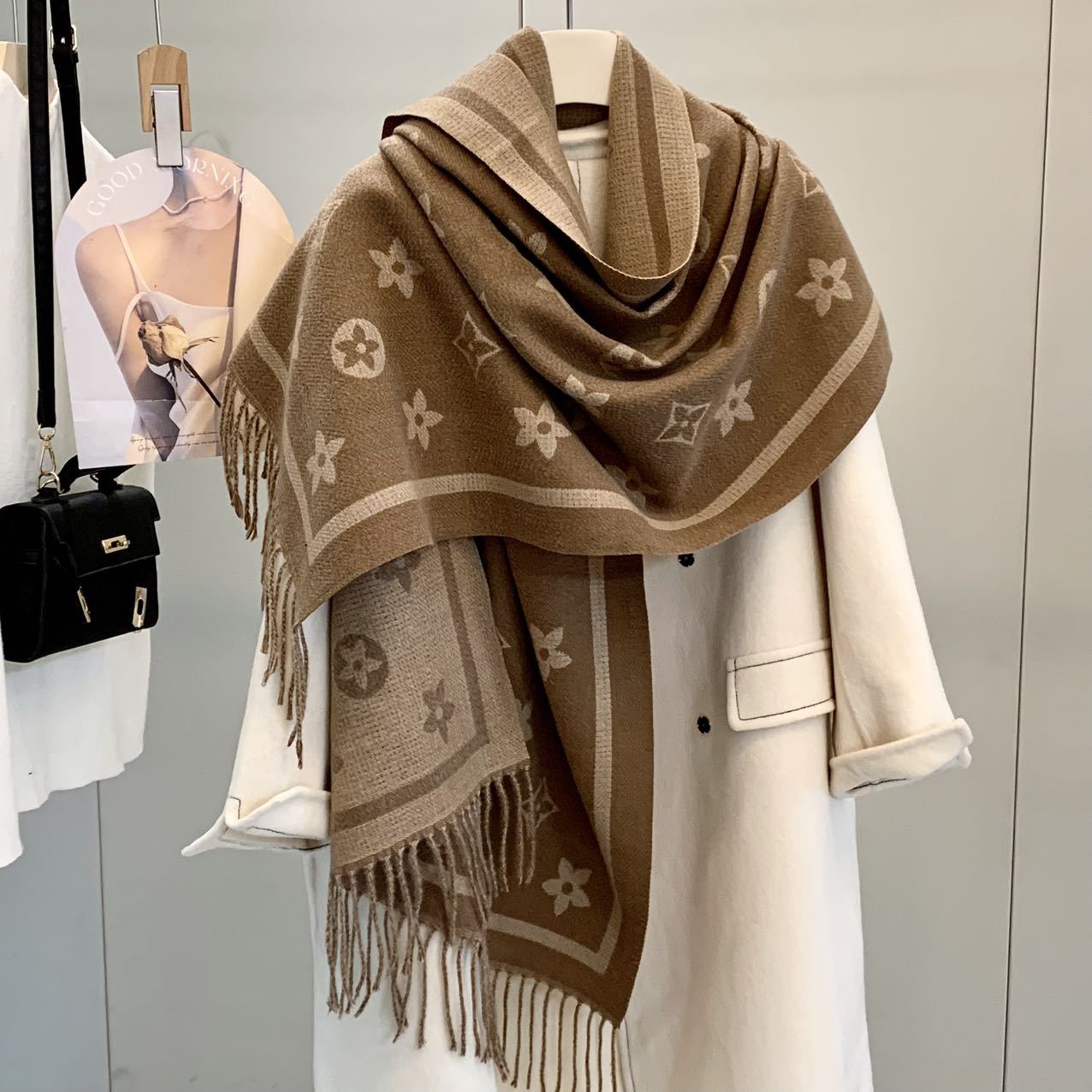 new Free shipping designer Shawl draped Casual and fashionable scarf with simple design autumn and winter warm scarf