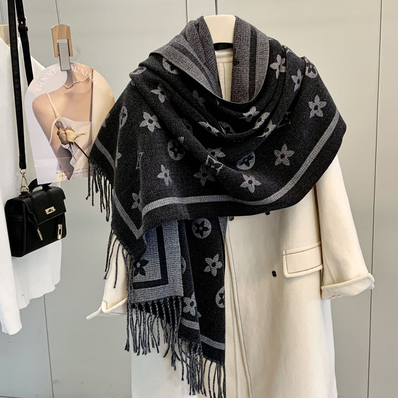 new Free shipping designer Shawl draped Casual and fashionable scarf with simple design autumn and winter warm scarf
