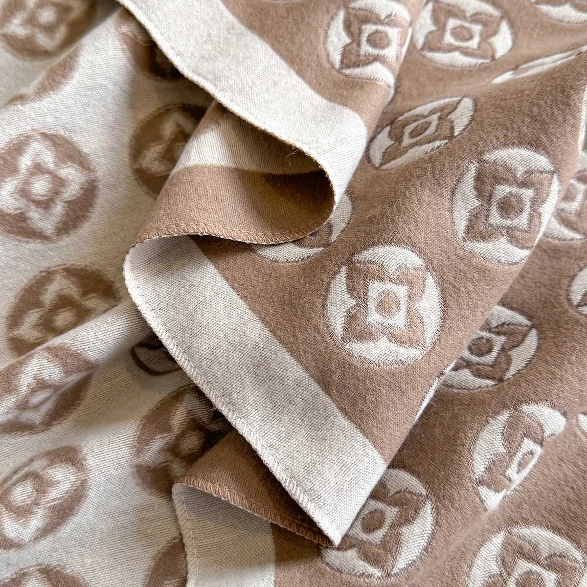 Luxury Winter Scarf Women Cashmere Warm Brand Foulard Female ShAWls WrAPs Thick Soft Bufanda Poncho Scarves StoleL251020