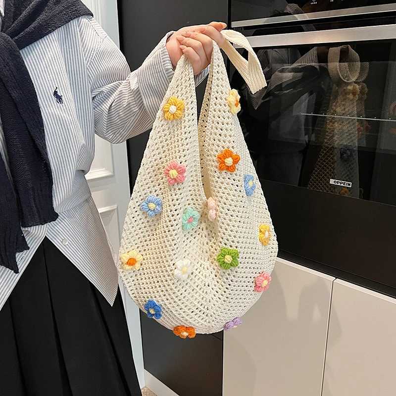 Women Flower Knitted Shoulder Bag Hollow Out Handbag Large Capacity Handwoven Hobo Bag Casual Top Handle Bag Outdoor Travel BagT251020
