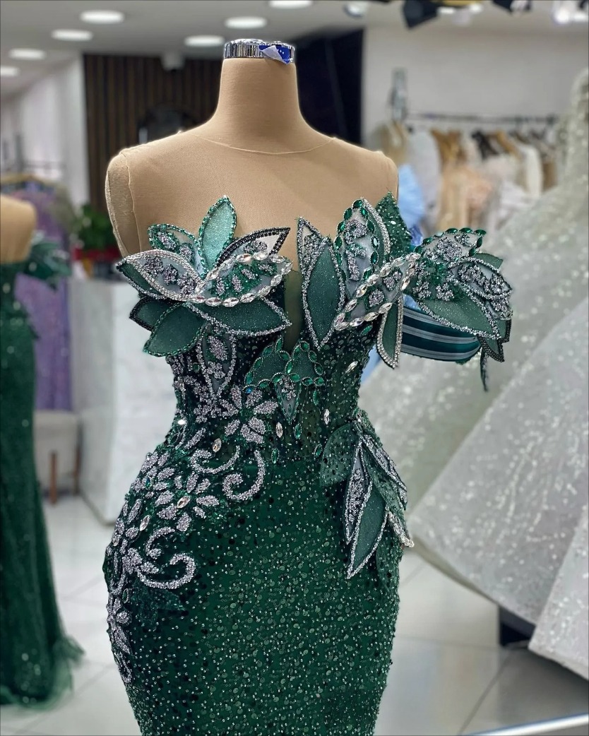 Glitter Green Mermaid Prom Dresses for Black Girls 2026 Special Occasions Sheer Neck Sequined Lace Pearls Decorated Rhinestones Beaded Evening Gala Go