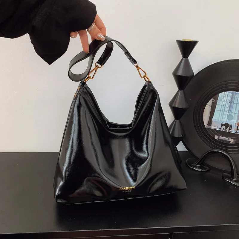 Vintage Large Capacity Bag for Women New Fashionable and Stylish Crossbody Bag Simple Texture Single Shoulder Tote BagsT251020