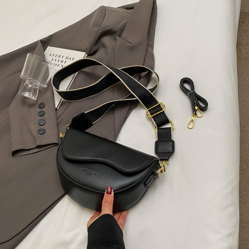 Free shipping designer bag Large capacity bag 2025 new women bag shoulder crossbody bag commuting tote bag Cloudy black