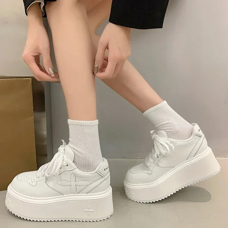 Spring and Autumn Style Fashionable Casual and Comfortable Heightincreasing Platform Soles for Womens Sports Sneakers 251017