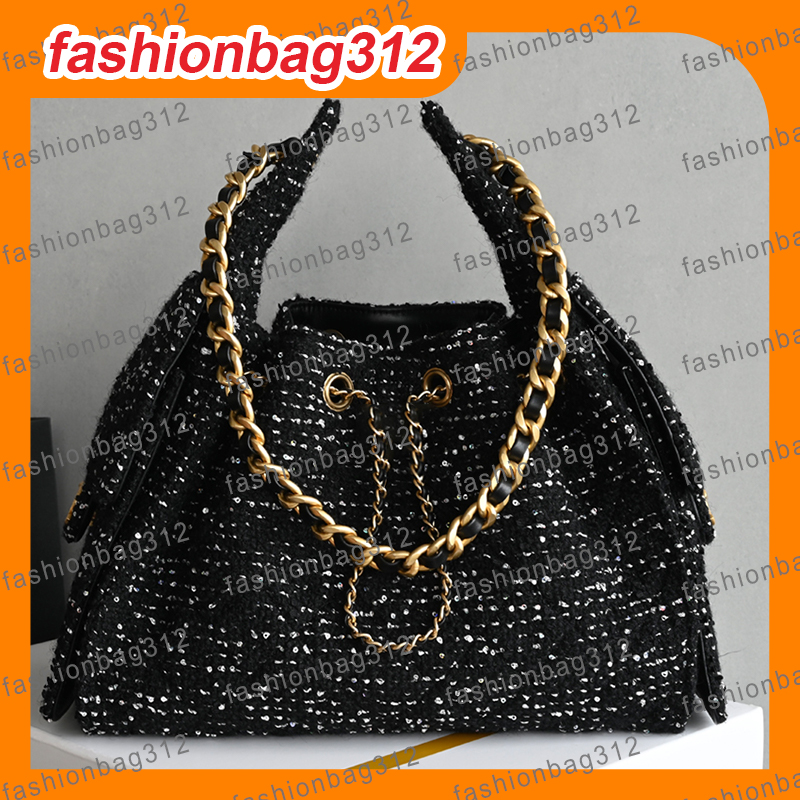 Luxury bags Versatile Designer Shoulder Bags with Large Capacity Handbag Collection Including Crossbody Bucket Styles versatile for daily use