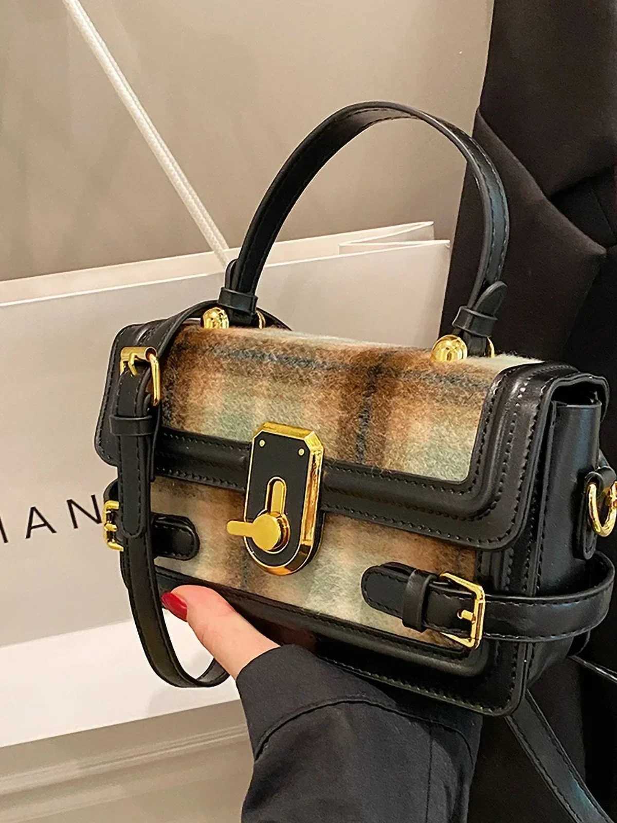 Autumn Winter New Contrast Color Woolen Bag 2023 New Womens Versatile Shoulder Crossbody Bags Fashion Commute Square HandbagsT251020