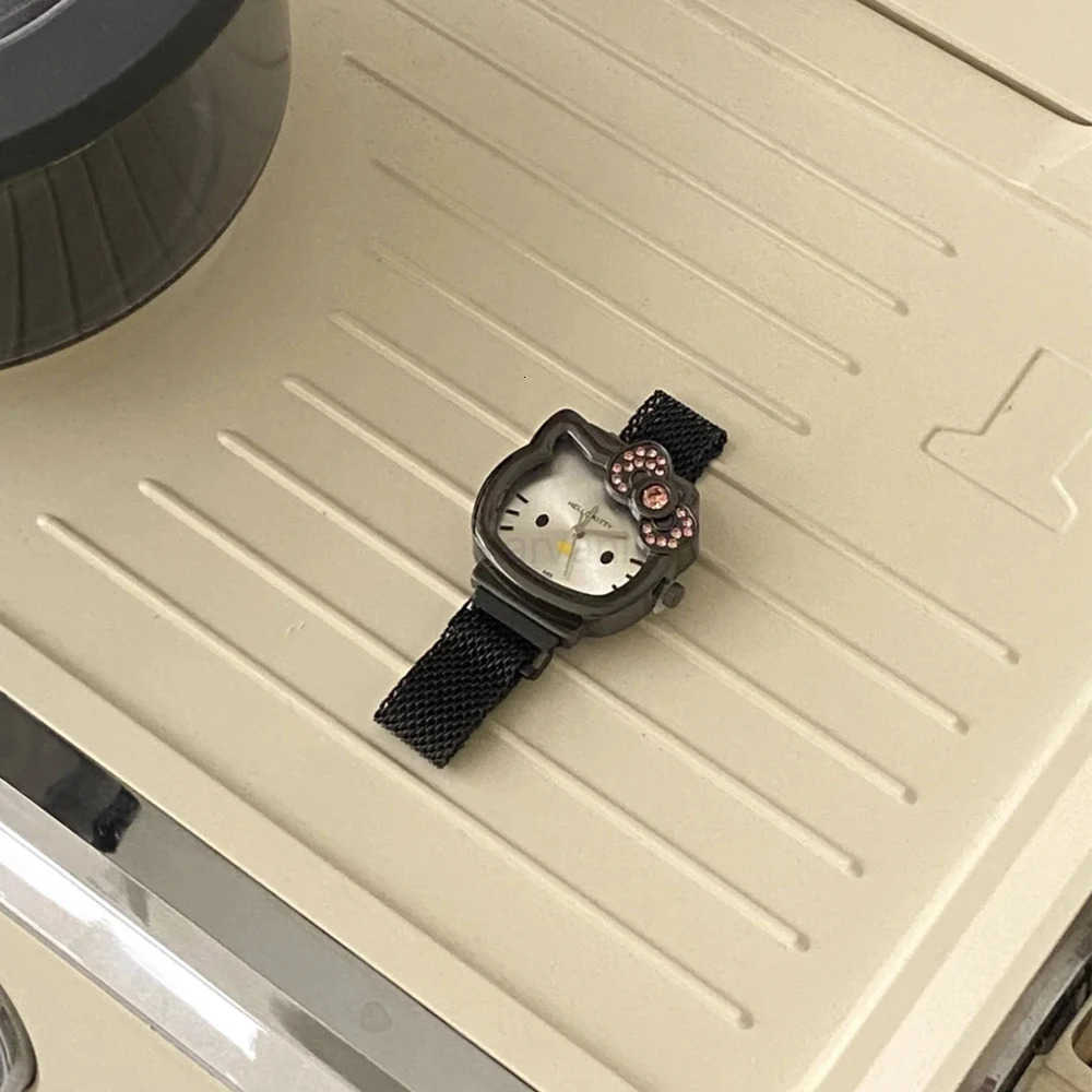 Sanrio Cute Sanrio HelloKitty Diamond Watch Fashion Kawaii Pink Woman Gold Sliver Metal Magnetic Couple Watche Girlfriend Birthday Gift L251020