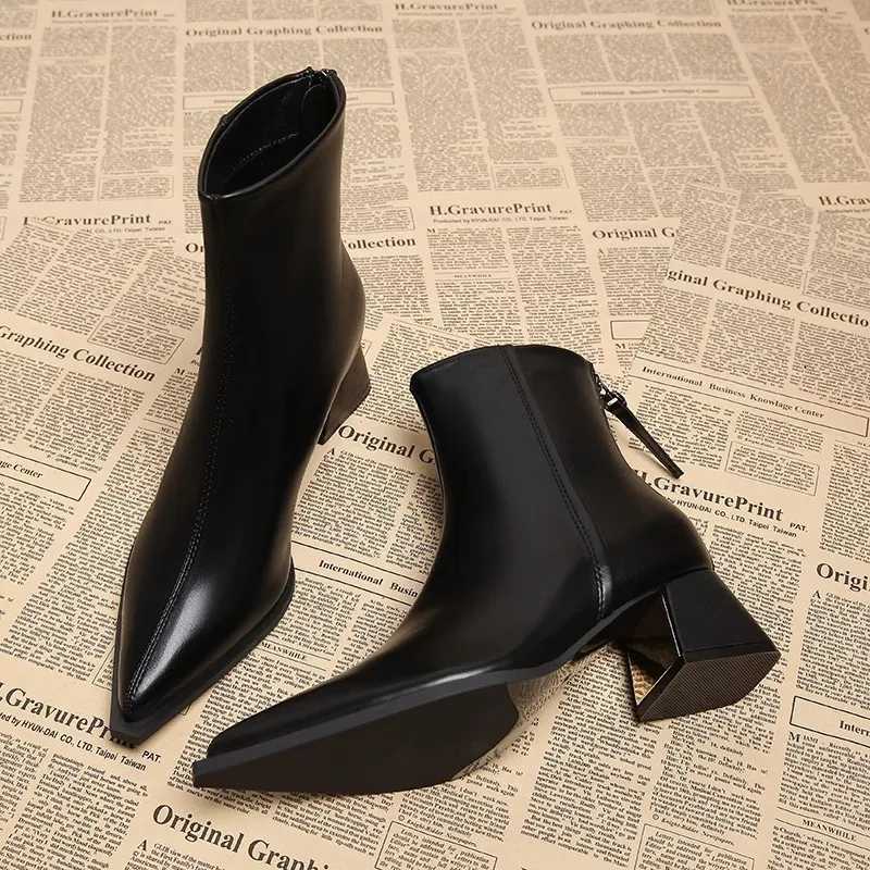 Short boots for women in autumn and winter 2025 small fragrant style pointed high heels Korean black slim bootsXJ251020