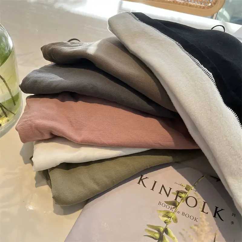 Women Winter Velvet Thickened Undershirt Women Slim Cozy Thermal Underwear Camisole Warm Sling Vest Top Bottoming ClothingT251020