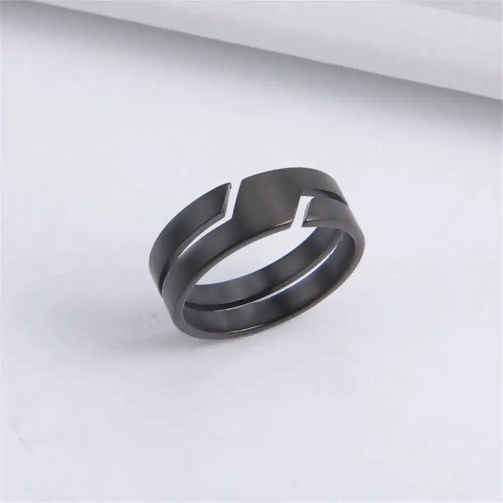 Top Quality Simple Stainless Steel Couple Rings Unique Titanium Steel Black White Ring For Fashion Men Women Friend Jewelry Gift J251020