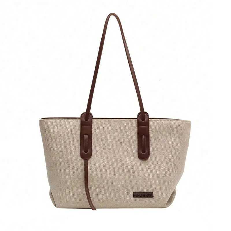 Fashionable simple largecapacity multifunctional commuter shoulder bag casual handbag with niche designT251020