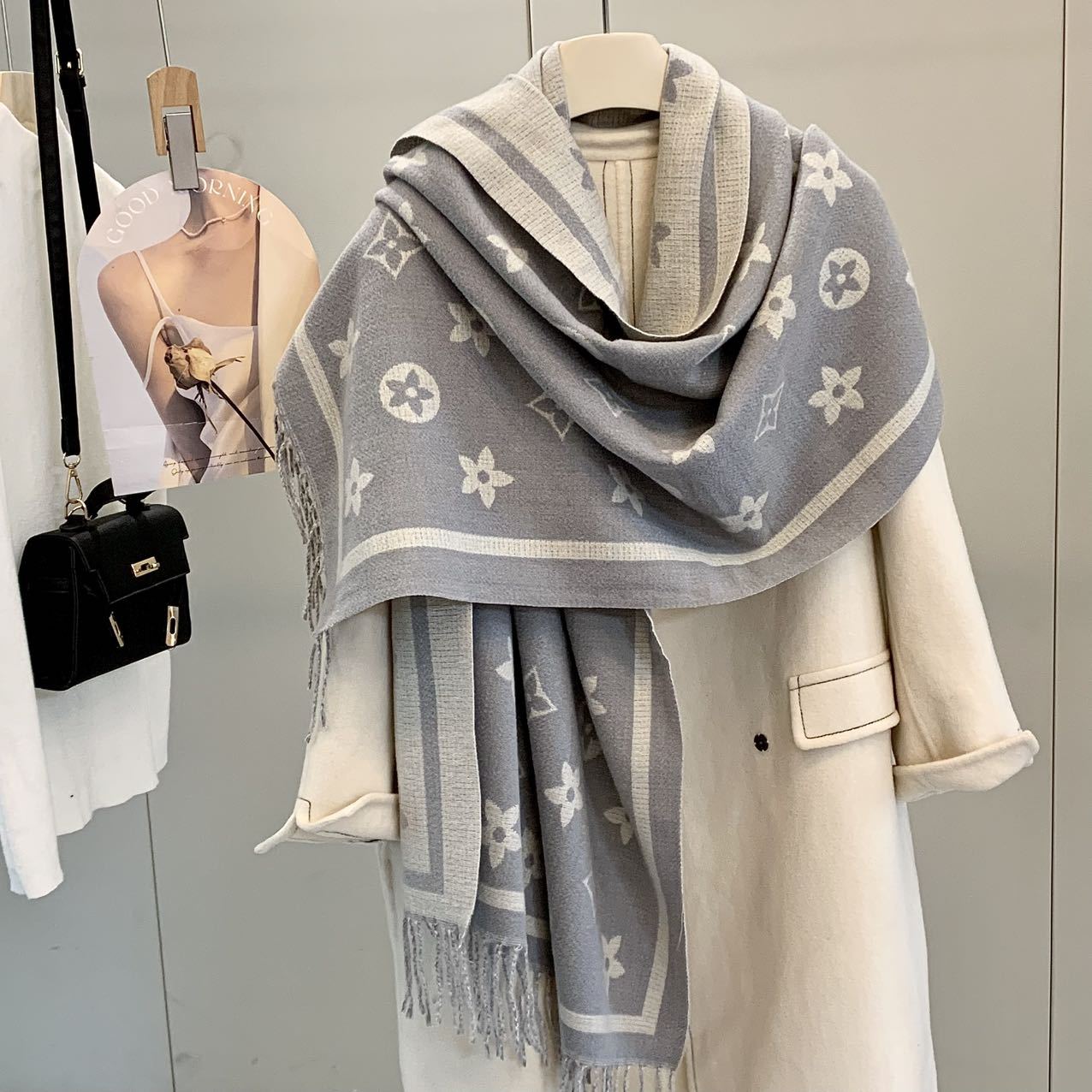 new Free shipping designer Shawl draped Casual and fashionable scarf with simple design autumn and winter warm scarf