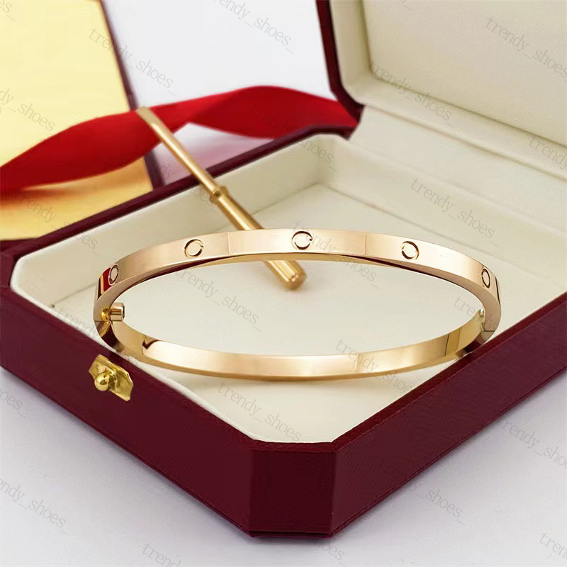 2024 new classic titanium steel bangle bracelet with screw women man love braceletes pattern luxurious gift from C family gold sier diamds n fading jewelry