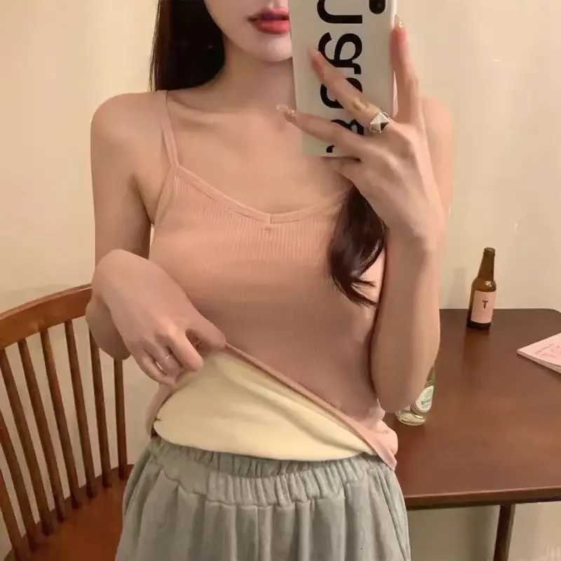 Winter Thermal Underwear Tops Women Velvet Thickened Suspender Bottomed Shirt Slim Warm Sling Vest Sexy Plus Female UndershirtT251020