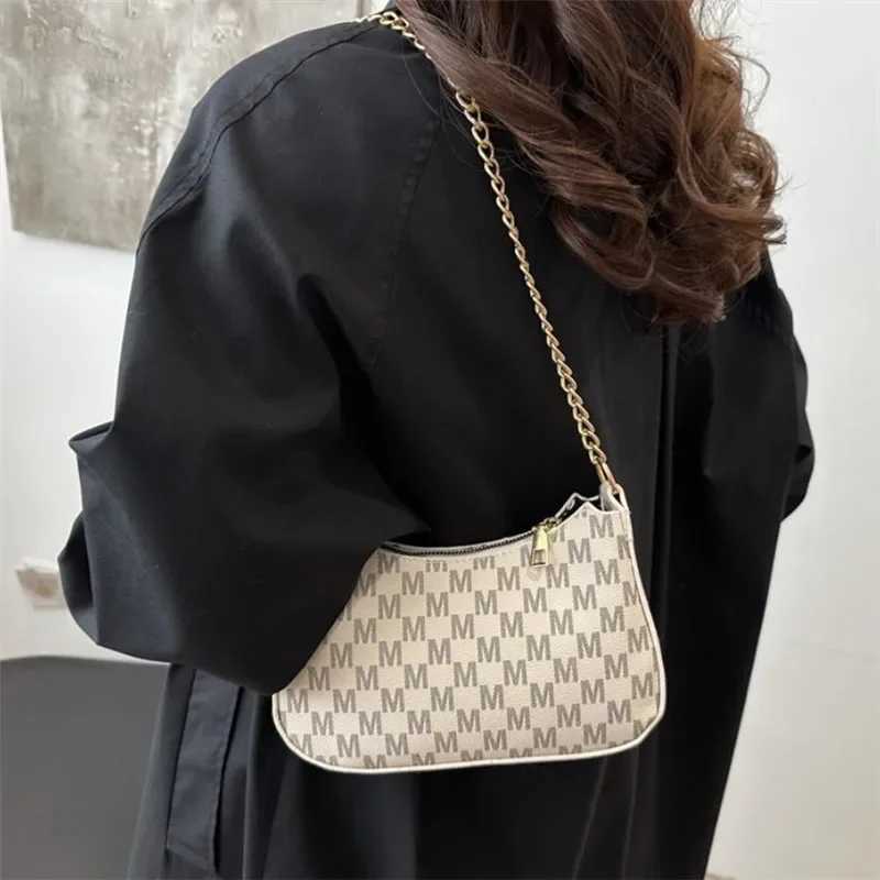 Synthetic Leather Handbag Shoulder Bag Retro Printed M Letter Chain Armpit Bag for Women Daily Use Work Travel Parties GiftT251020