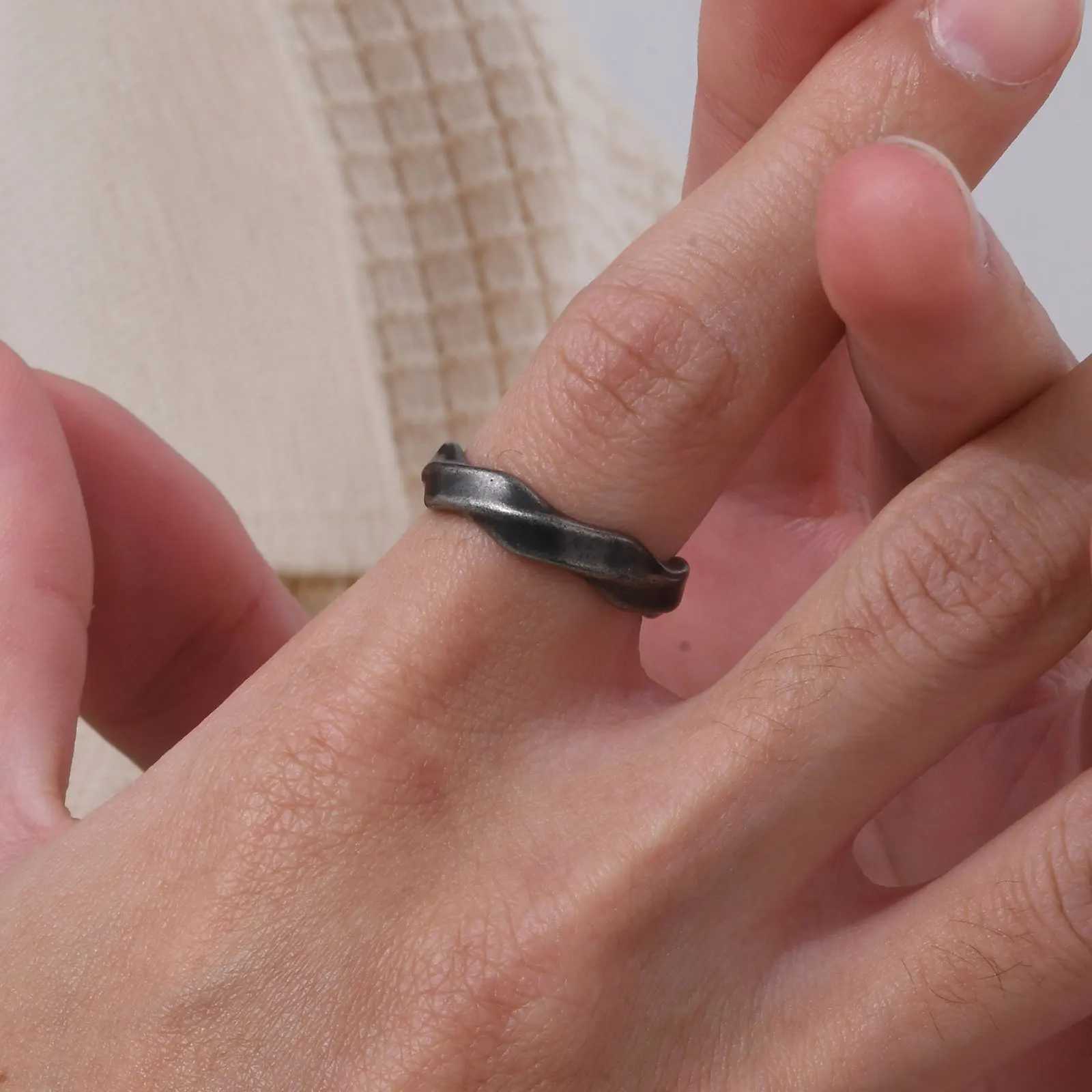 Vintage Simple Stainless Steel Mobius Ring Twist Pattern Wedding Engagement Jewelry J251020