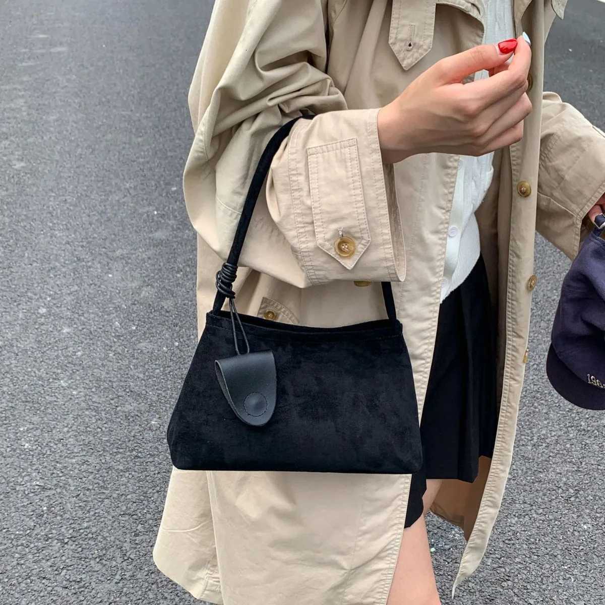 2025 Autumn Matte Shoulder Bags for Women Large Capacity Vintage Tote Bags Solid Commuter Travel Purse HandbagsT251020
