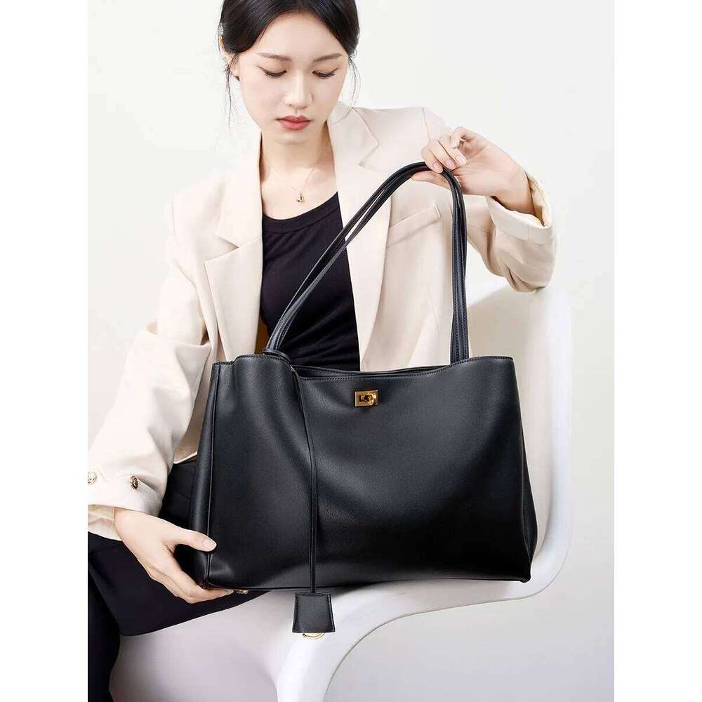 Rodeo Leather Shoulder Bag, Armpit Top Layer Cowhide, Large Capacity Women's Commuting High-End Tote Bag Suotong1020