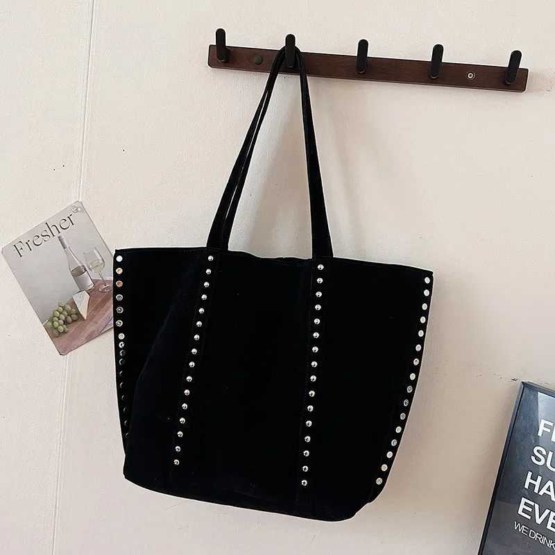 Suede Polka Dot Rivet Underarm Shoulder BagMetal Studded Sequine Tote BagWinter Large Capacity Solid Vintage Women HandbagT251020