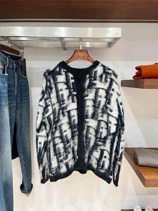 Designer womens and mens sweater knitted coat classic logo design of pullover knitted sweater DR essential knitted sweater for autumn winter