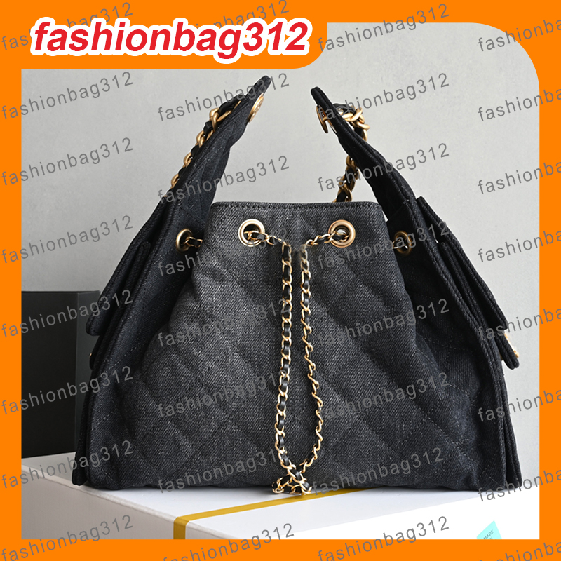 Luxury bags Versatile Designer Shoulder Bags with Large Capacity Handbag Collection Including Crossbody Bucket Styles versatile for daily use