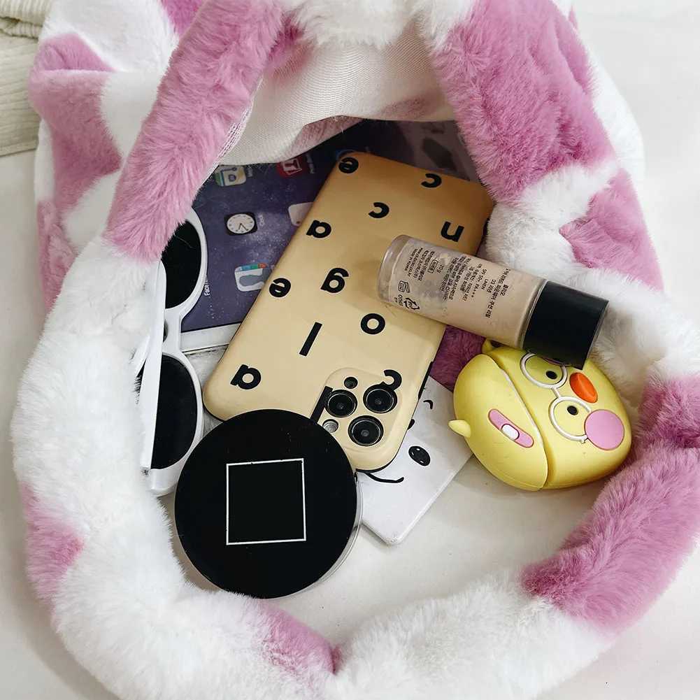 Women Fashion Plush Shoulder Bag Large Capacity Heart Fluffy Commuting Bag Furry Messenger Bag Casual Armpit Bag Daily Sling BagT251020