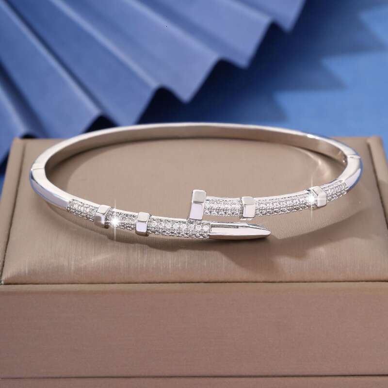 Bracelet Designer Luxury Bangle jewelry for Women men four-leaf clover nail Sparkling Zircon inlay Copper plated with 18K gold silver Fashion Unique F