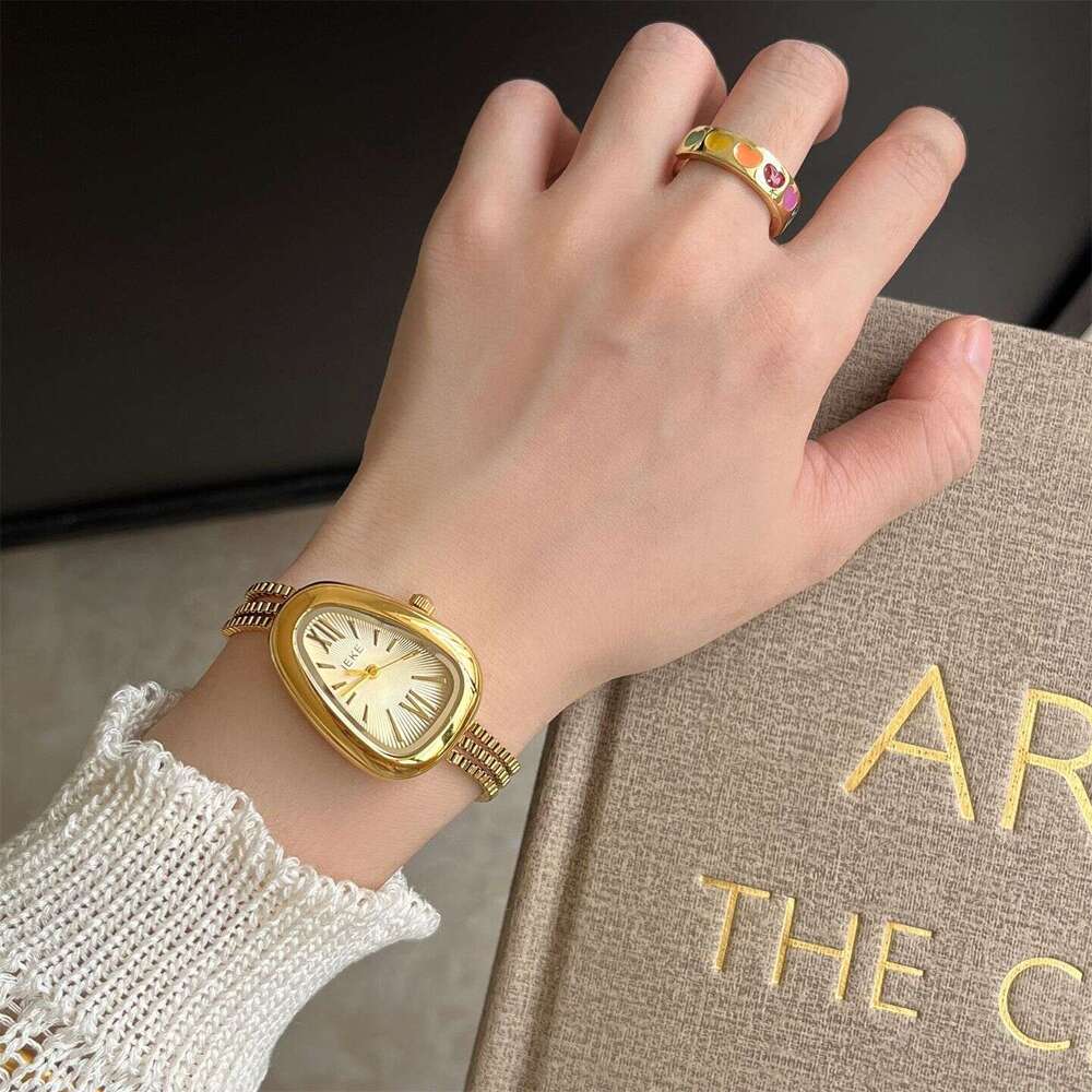 Designer New Snake Head Watch for Women Niche Design Design with Tassel Chain Ladies Quartz Watch Hot Sale