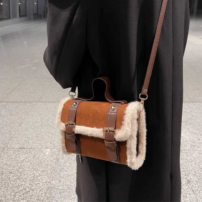 Fashionable Womens Shoulder Bag Trendy Crossbody Bag Simple Casual Diagonal Bag Small Square Bags for Four Seasons bolsosT251020