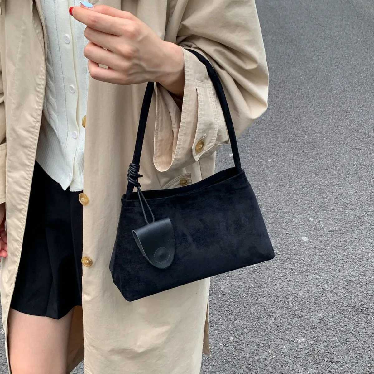 2025 Autumn Matte Shoulder Bags for Women Large Capacity Vintage Tote Bags Solid Commuter Travel Purse HandbagsT251020