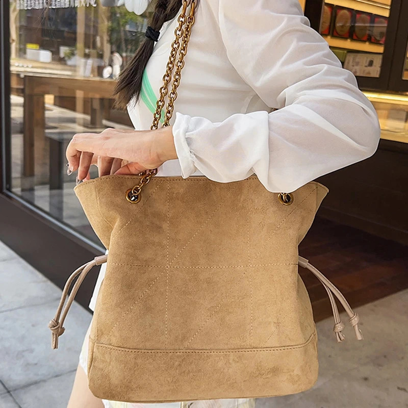 Retro Suede Frosted Womens Bag Chain Armpit Bag Versatile Drawstring Shoulder Bag Lady Highend Big Cloud Tote Bag 251015