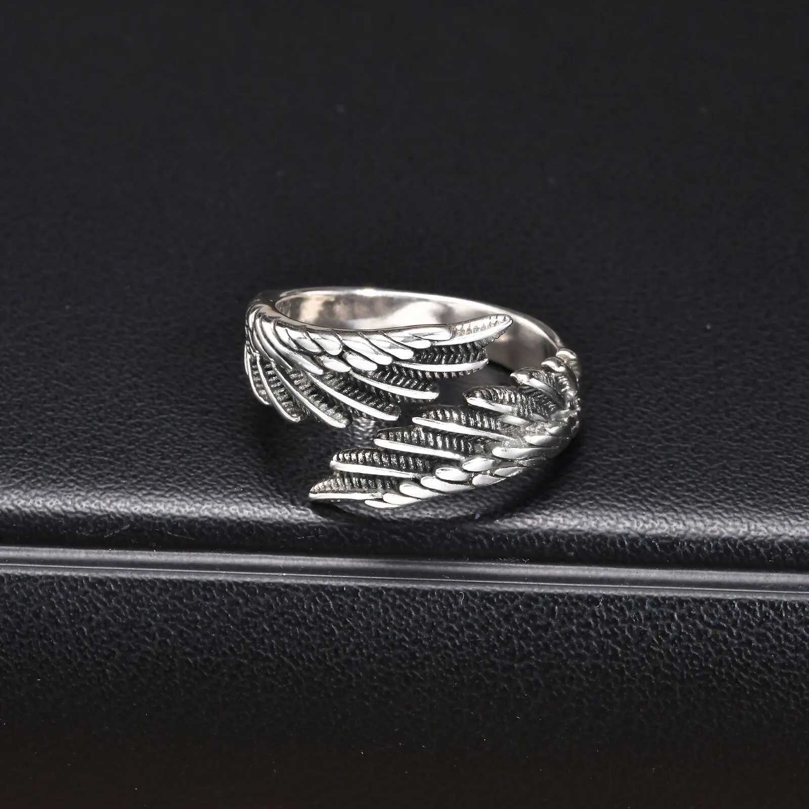 Vnox Men Women Angels Wing RingDevil Wing Feather Finger Band Adjustable Open Ring Jewelry Gift J251020