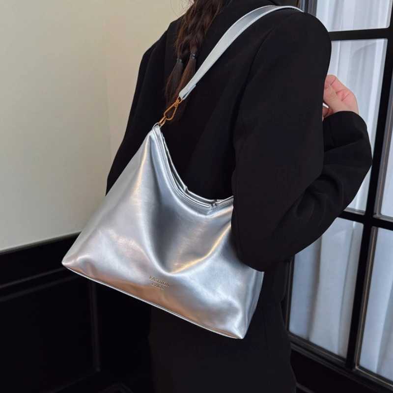 Vintage Large Capacity Bag for Women New Fashionable and Stylish Crossbody Bag Simple Texture Single Shoulder Tote BagsT251020