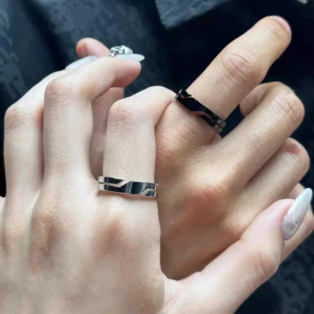 Fashion Simple Stainless Steel Couple Ring for Men Women Casual Finger Rings Jewelry Engagement Anniversary Gift J251020