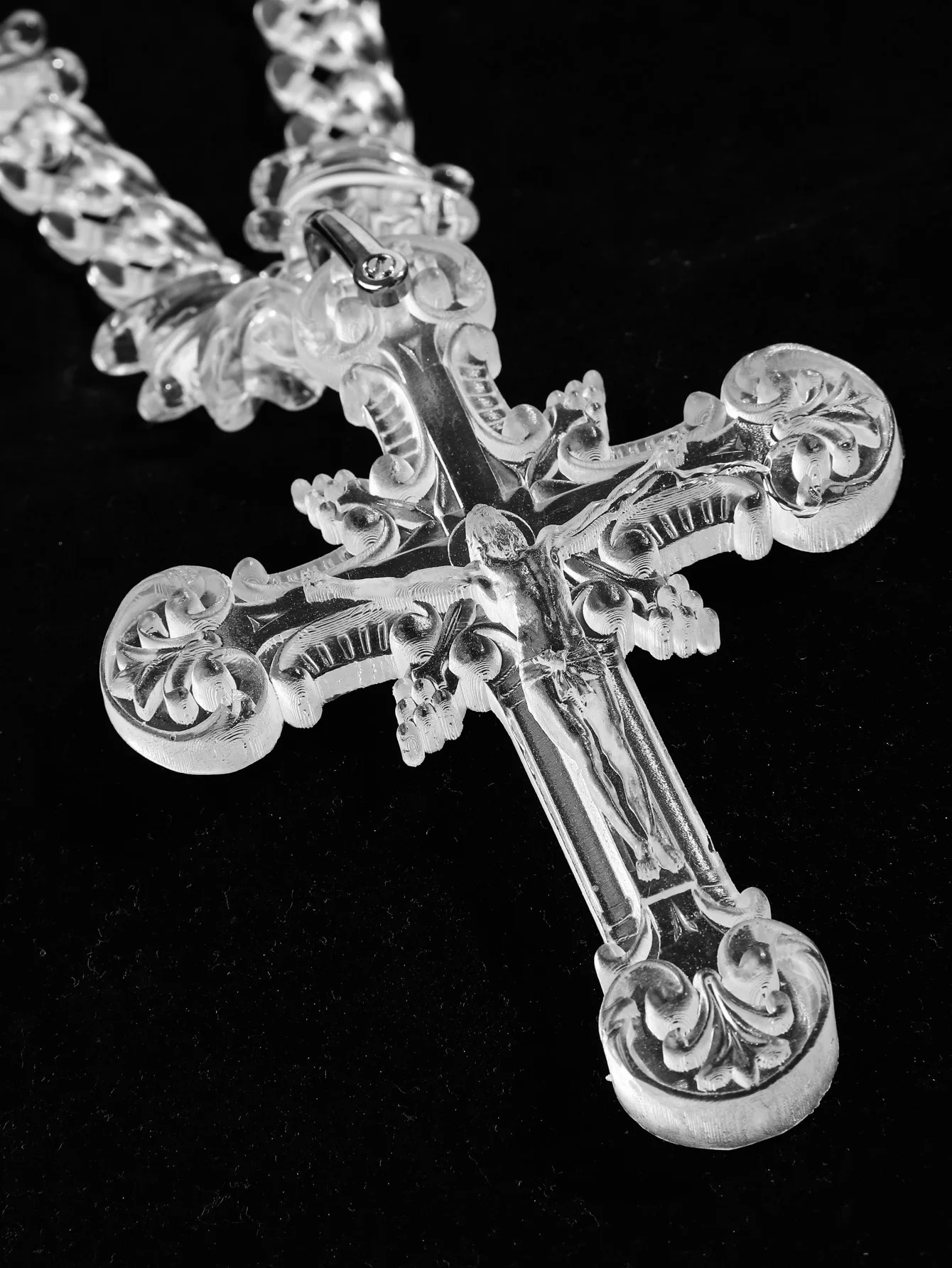 Iridescent Clear Big Jesus Christ Cross Acrylic Pendant Necklace for Women Men HipHop Barbed Wire Chain Necklace Jewelry Gift 251017