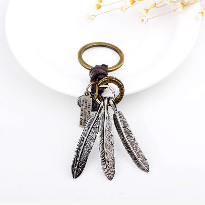 Classic Leaf Design Creative Personality Woven Genuine Designer Leather Alloy Accessories Keychain